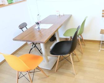 Harimayabashi Guest House - Hostel - Kochi - Dining room