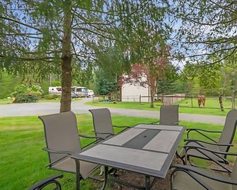 Cozy Country Cottage - Enumclaw - Patio