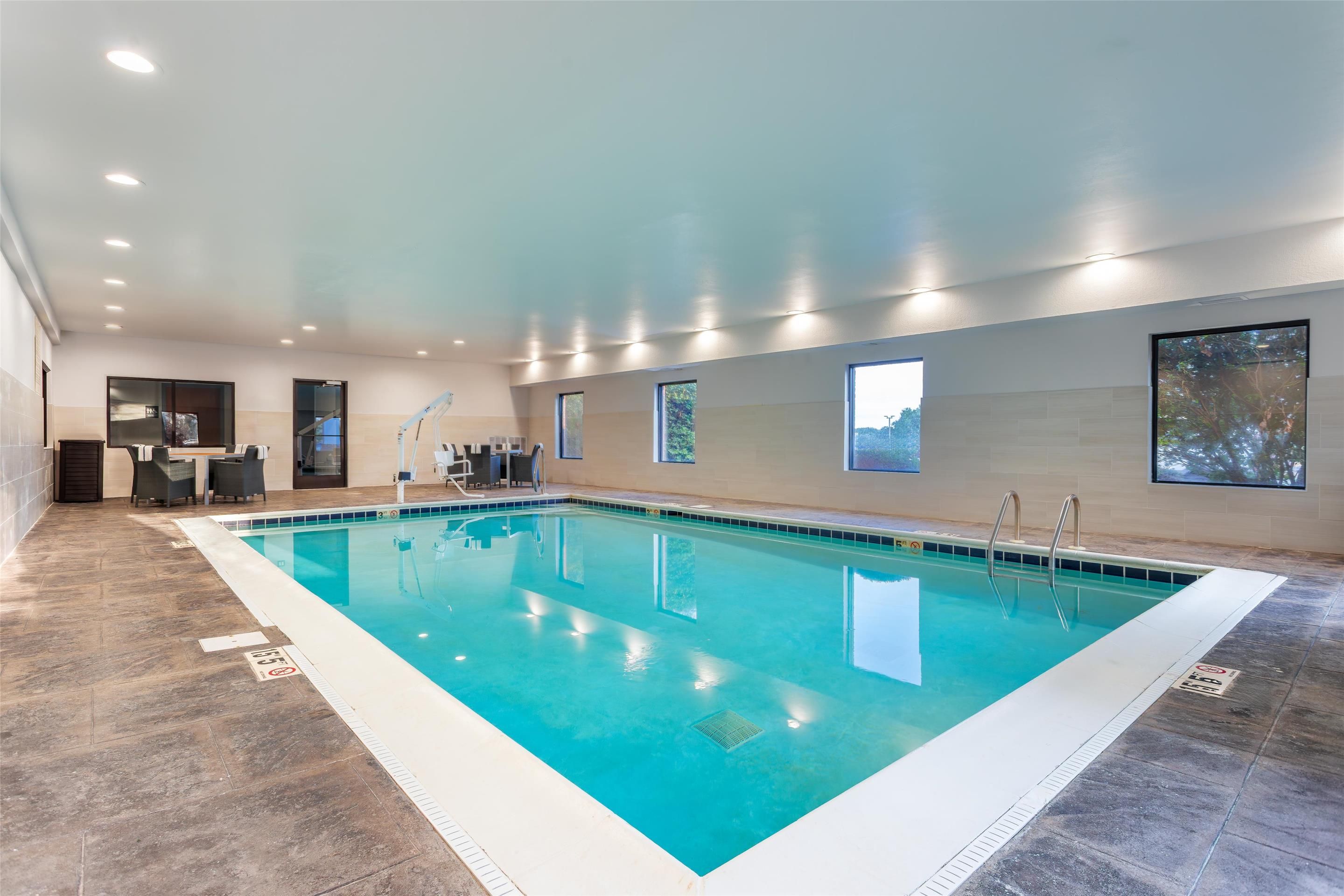 Hampton Inn Akron-South - אקרון - בריכה