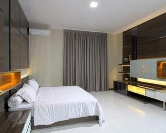 Twin Star Hotel - Surakarta City - Bedroom