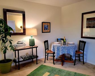 Cozy Condo Near City Dock - Your Perfect Annapolis Getaway! - Annapolis - Dining room