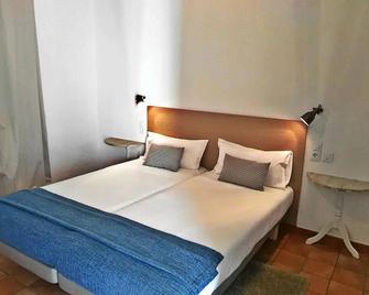 Frenteabastos Hostel & Suites - Carmona - Bedroom