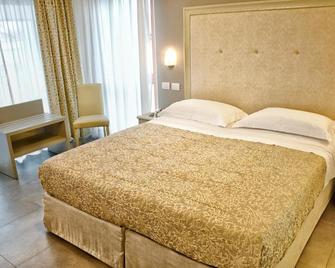 Hotel Tiffany - Marina di Massa - Camera da letto