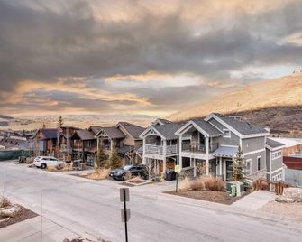 Chartreuse By Avantstay Modern Mountain Cabin In Heart Of Park City - Park City - Building