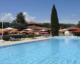 Village Vacances La Manne - Борм-ле-Мімоза - Басейн