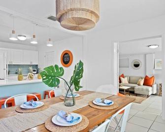 Muse by the Shore - Indian Rocks Beach - Dining room