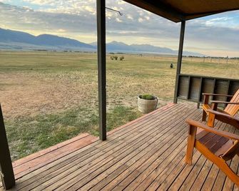 Comfortable modern home near Ennis Lake - McAllister - Balcony