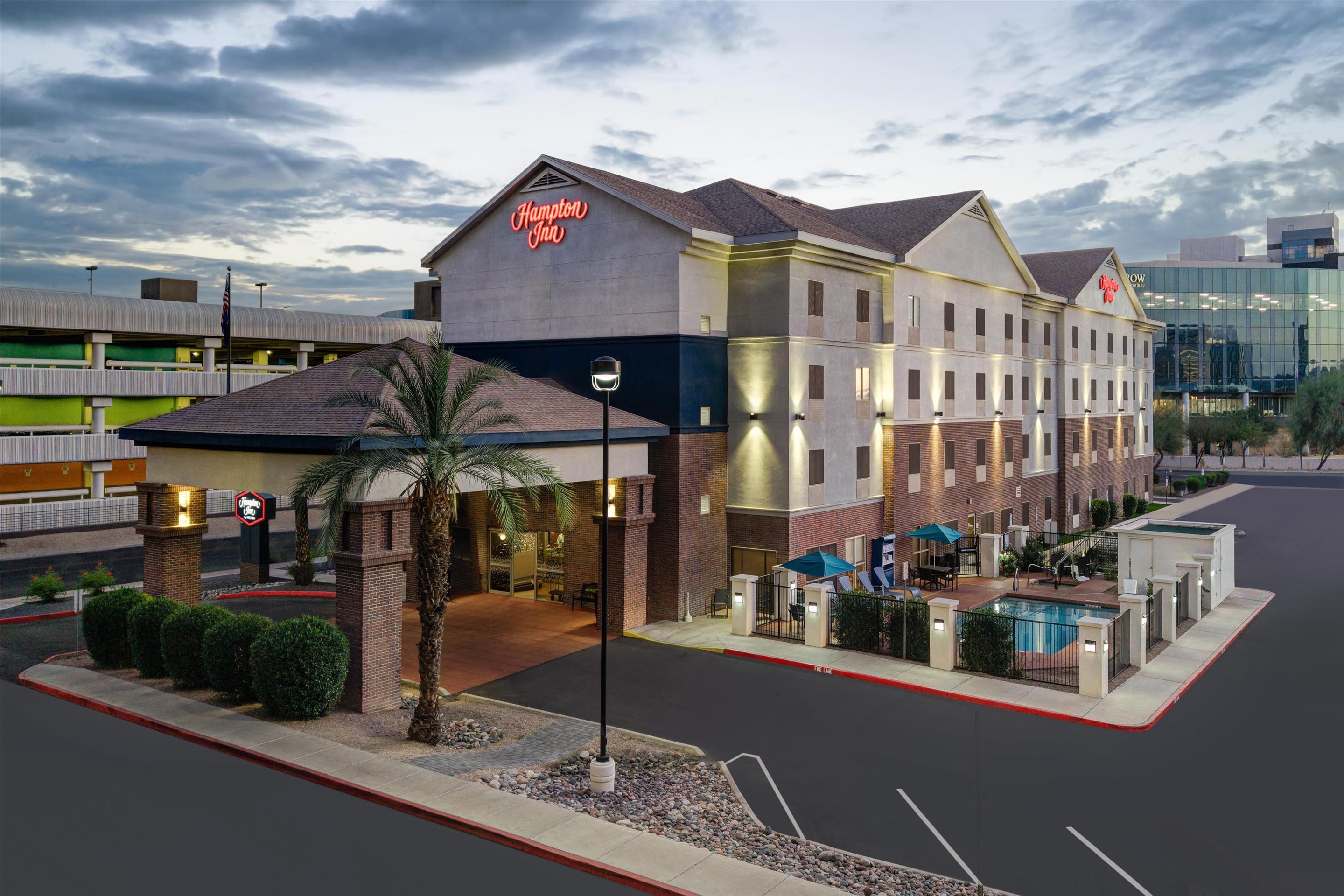 Hampton Inn Phoenix-Midtown (Downtown Area) - פיניקס - בניין