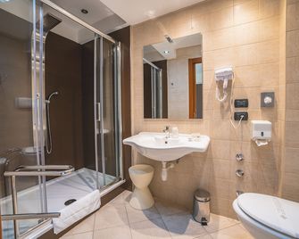 Hotel Continental - Reggio di Calabria - Badkamer