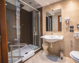 Hotel Continental - רג'יו קלבריה - חדר רחצה