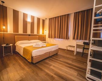 Hotel Continental - Reggio Calabria - Bedroom