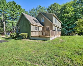 Charming Saco Home w/ Deck, 5 Mi to Beach! - Saco - Edifício