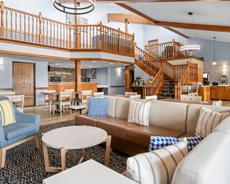 AmericInn by Wyndham Sturgeon Bay - Sturgeon Bay - Lobby