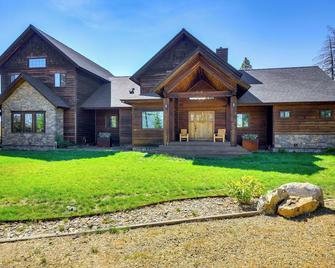 Spacious Priest River Retreat: 35 Mi to Schweitzer - Priest River - Edificio