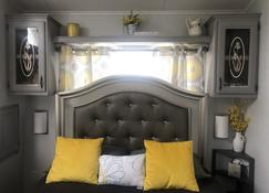 Delightful, Serene Tiny Home- Casa Villa - Johnstown - Bedroom