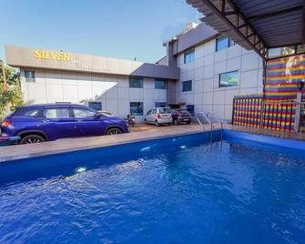 Hotel Silver Leef - Panchgani - Piscina