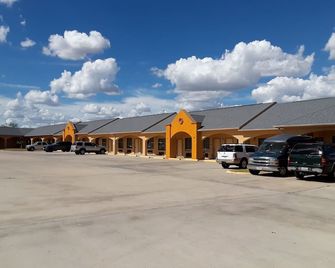 Sunbridge Inn & Suites - Zapata - Будівля