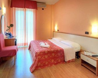 Hotel Mondial - Porto Recanati - Habitación