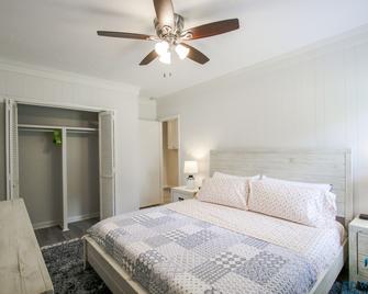 Spacious Home In Richmond Hill, Pet Friendly W- King Bed - Richmond Hill - Bedroom