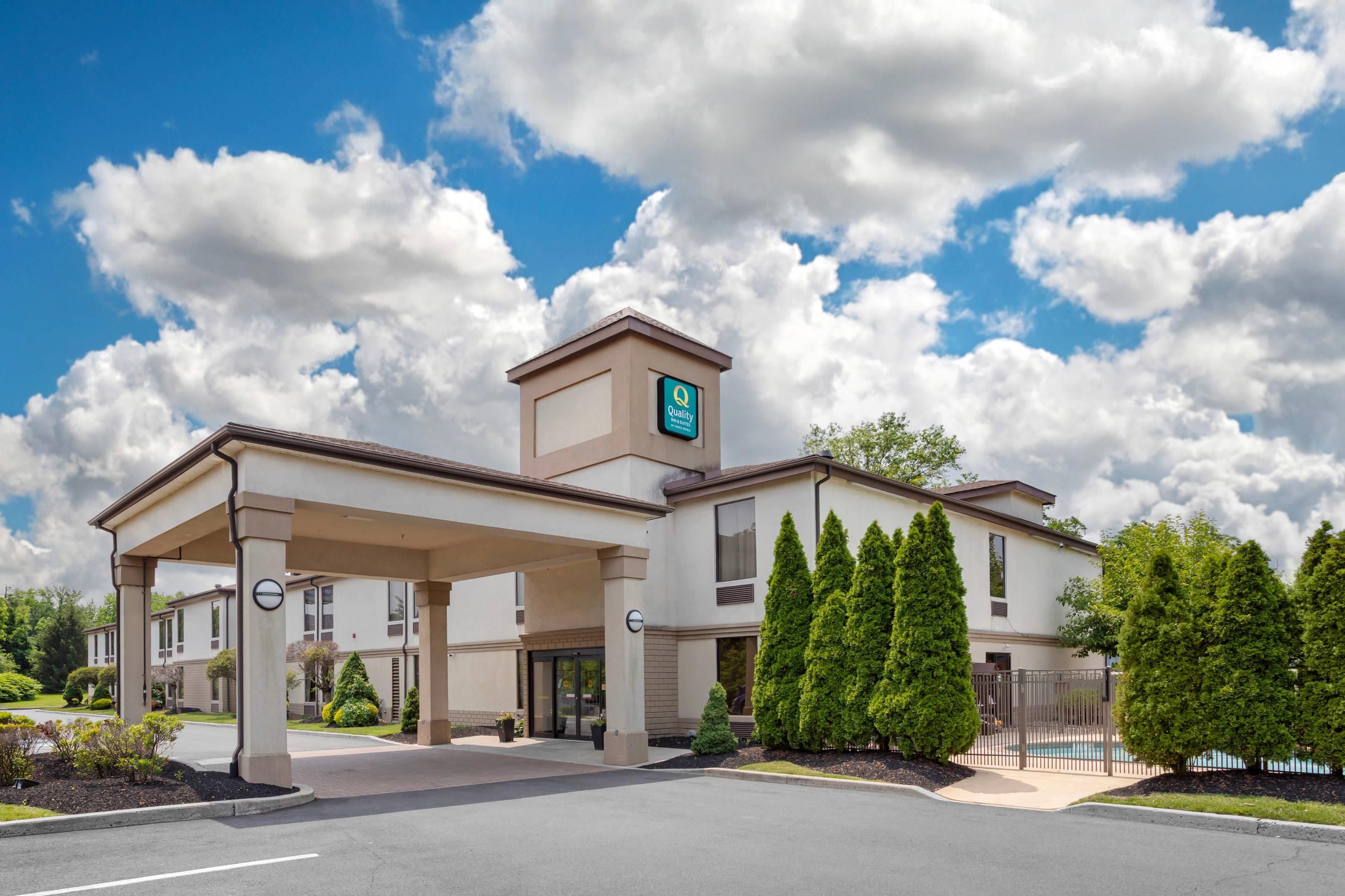 Quality Inn & Suites NJ State Capital Area - Morrisville (Bucks County) - Gebouw