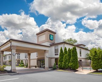 Quality Inn & Suites NJ State Capital Area - Morrisville (Bucks County) - Gebouw