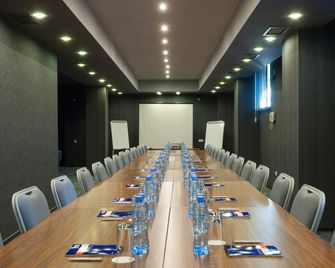Astoria Tbilisi Hotel - טביליסי - חדר ישיבות