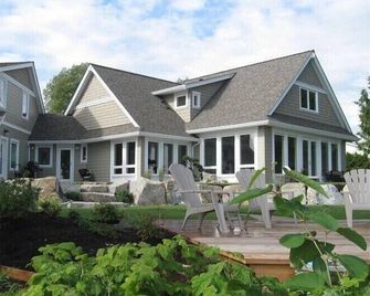 Oceanfront /Fabulous Views /Sunrise /Eagles - Parksville Bc - Parksville - Gebouw