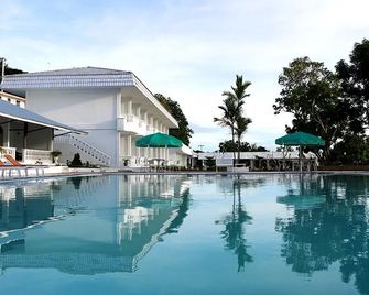 Toba Beach Hotel - Tuktuk Sonak - Pool