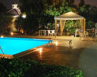 Farmstay La Morella - Battipaglia - Piscina