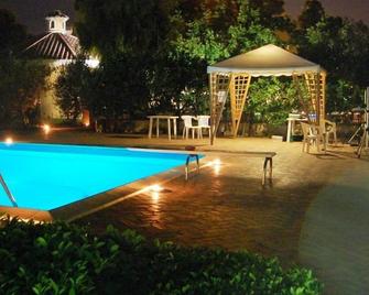 Farmstay La Morella - Battipaglia - Piscina