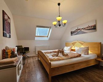 Ferienwohnung Martina - Sinzing - Schlafzimmer