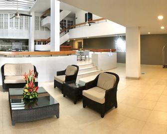 هوتل بي لا سييرا - بلدية سانتا مارتا - ردهة