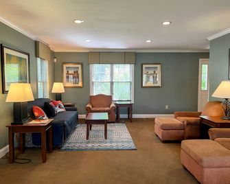 Gorgeous North Conway Home | 5 Min to Downtown - Conway - Wohnzimmer