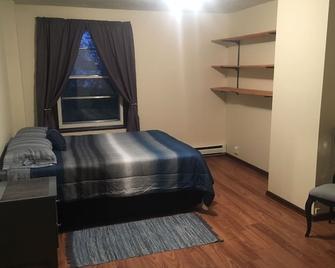 Beautiful sunrise overlooking Portage Canal - Houghton - Bedroom