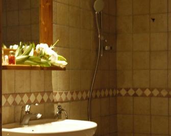 Au Vieux Moulin - Megève - Bathroom