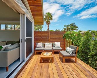 contemporary beachside cottage in walking distance to beach and town - Byron Bay - Balcony