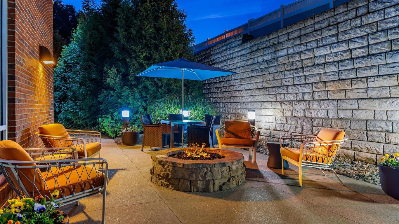 Hampton Inn & Suites Parkersburg Downtown