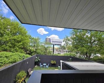 G O G Building - Darby - Balcony