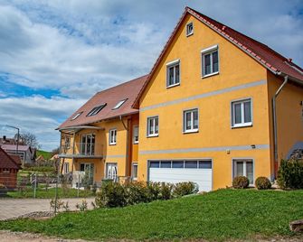 Apartment Loberhof with south-facing roof loggia - Lehrberg - Edificio