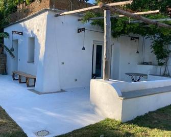 Casa sul Mare con Giardino Sulla Suggestiva Punta Solchiaro - Procida - Patio