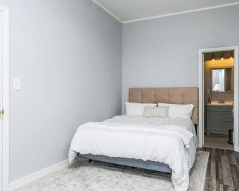 Renovated 3 Bedroom Close To Downtown! - Durham - Bedroom