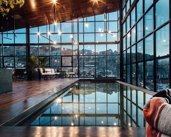 Atix Hotel - ลาปาซ - สระว่ายน้ำ