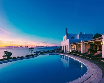 This Luxury Retreat View is Just Stunning and its Location Unbeatable - Mykonos - Basen