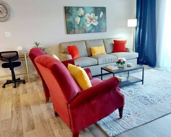 The Lake view by the Truist Park - Smyrna - Living room