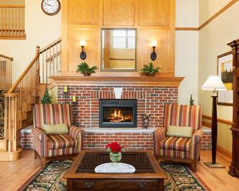Country Inn & Suites by Radisson, Sycamore, IL - Sycamore - Living room