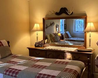 A Storybook Cottage! - Bartlett - Bedroom