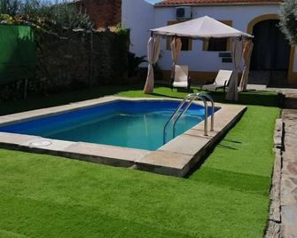 Belvilla by OYO Casona la Huertita - Herreruela - Piscine