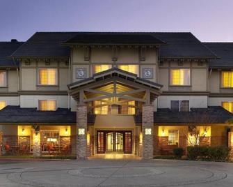 Better Choice for your Vacation! 4 Family Suites w/ Free Breakfast and Parking - Bellevue