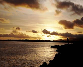 Luxury Ocean-Front Cottage With Private Beach. Alastair Sawday Recommended - Sneem - Outdoor view
