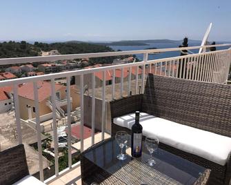 Apartments And Rooms Jasna - Hvar - Balcón